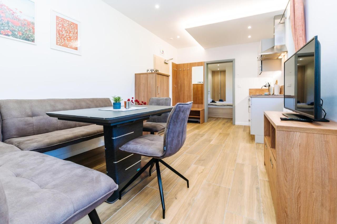 Apartment Hugo Blatna ฮอร์นีบลาทนา ภายนอก รูปภาพ